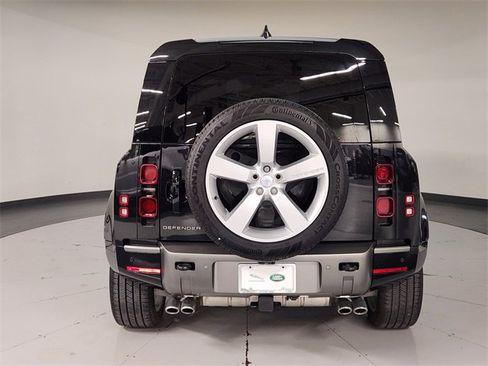 Used 2025 Land Rover Defender 110 X-Dynamic SE image 10