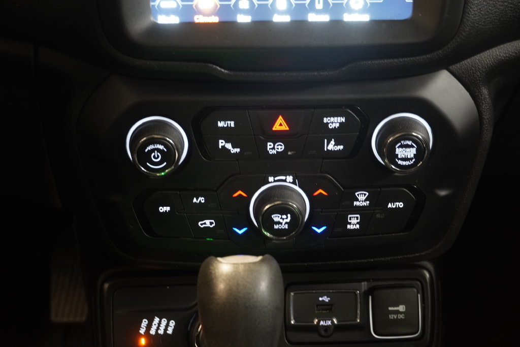 Used 2021 Jeep Renegade Latitude w/ Luxury Group I AWD/4WD image 19
