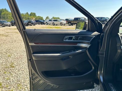 Used 2018 Ford Explorer Platinum AWD/4WD image 27