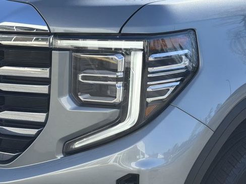 Used 2025 GMC Sierra 1500 SLT image 28