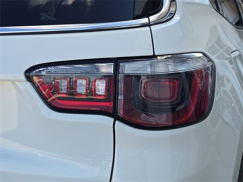 Used 2019 Jeep Compass Latitude image 8