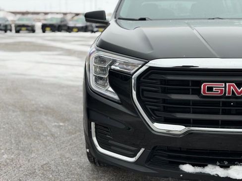 Used 2024 GMC Terrain SLE image 6