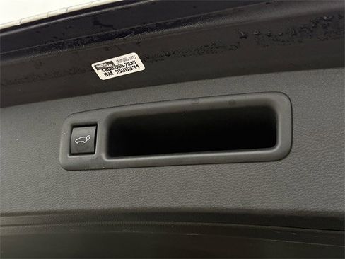 Used 2024 Toyota Highlander LE image 31