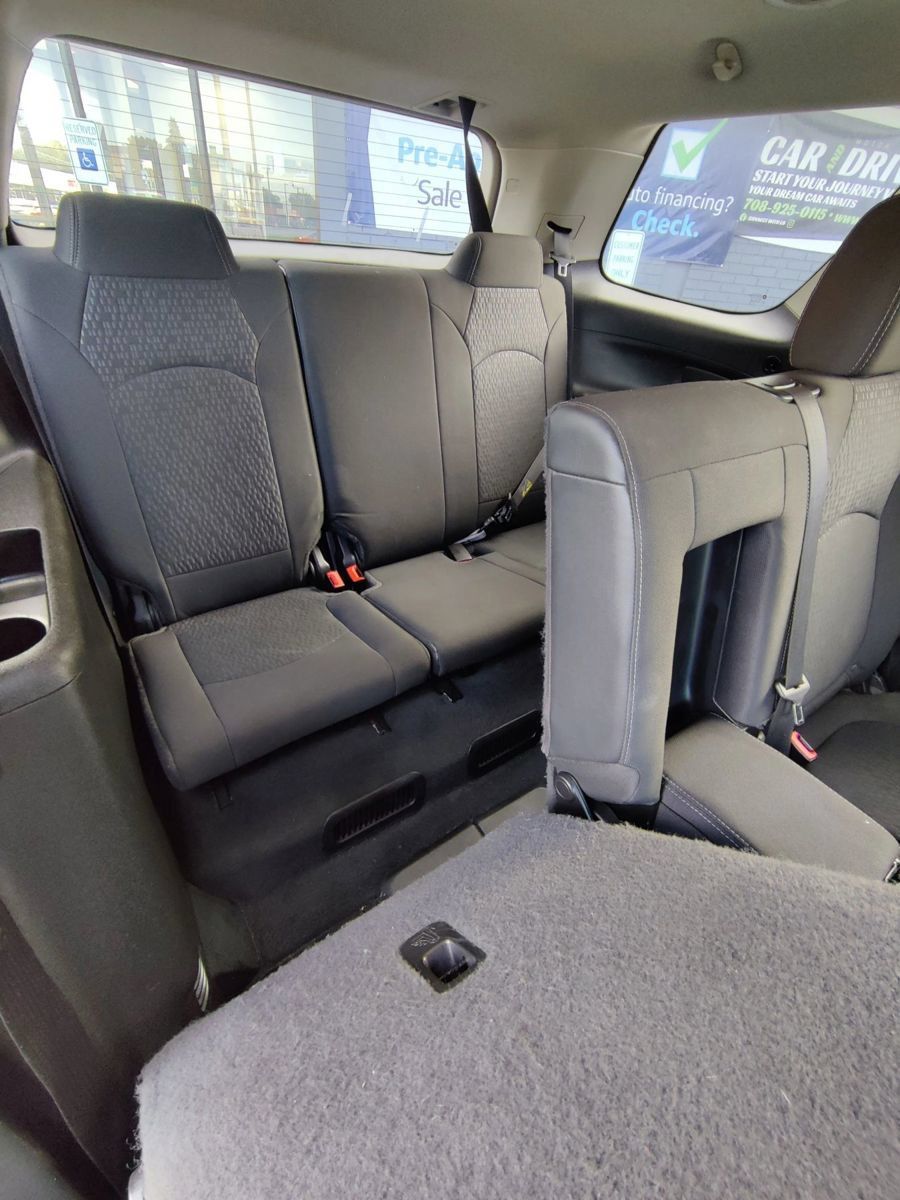 Used 2016 GMC Acadia SLE FWD image 17