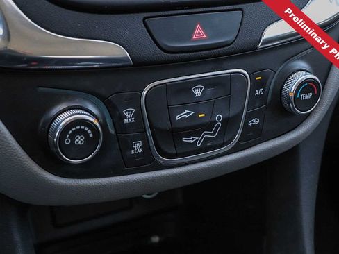 Used 2019 Chevrolet Equinox LS FWD image 18