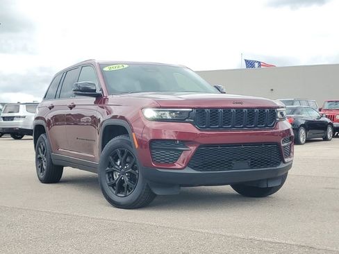 Used 2024 Jeep Grand Cherokee Altitude AWD/4WD image 38