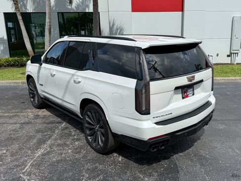 Used 2025 Cadillac Escalade V AWD/4WD image 14