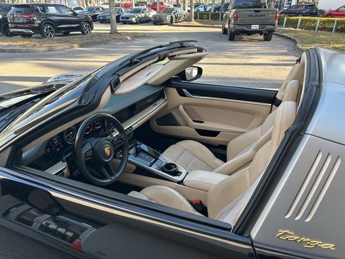 Used 2021 Porsche 911 Targa 4S Heritage Design image 9