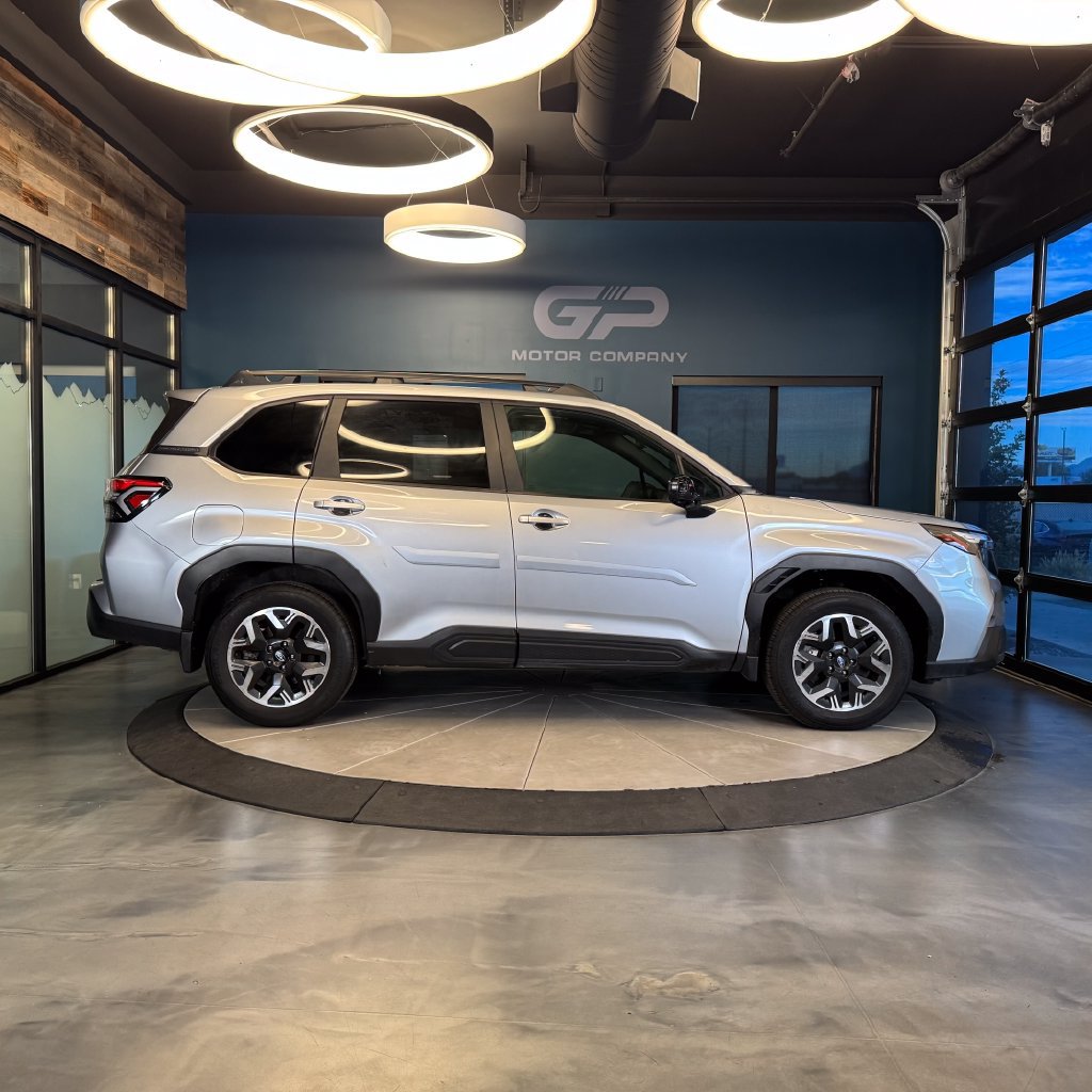 Used 2025 Subaru Forester Premium AWD/4WD image 2
