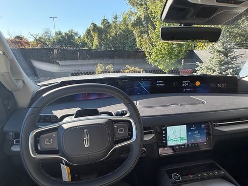 New 2025 Lincoln Navigator Reserve image 30