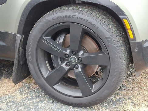 Used 2025 Land Rover Defender 110 X-Dynamic SE image 10