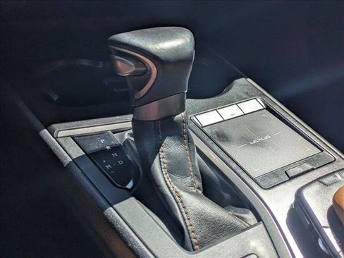 Used 2019 Lexus UX 200 w/ Premium Package image 16