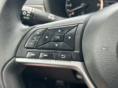 Used 2025 Nissan Altima 2.5 SV FWD image 31