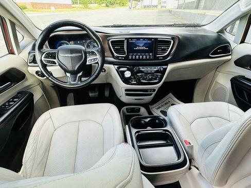 Used 2019 Chrysler Pacifica Touring-L w/ Advanced Safetytec Group FWD image 23