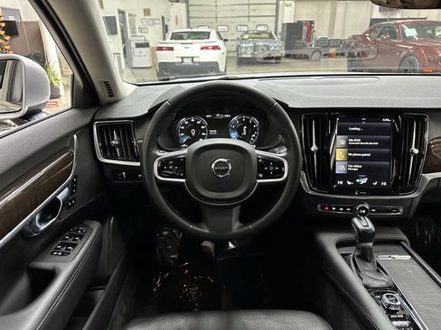 Used 2017 Volvo S90 T6 Momentum w/ Vision Package image 19