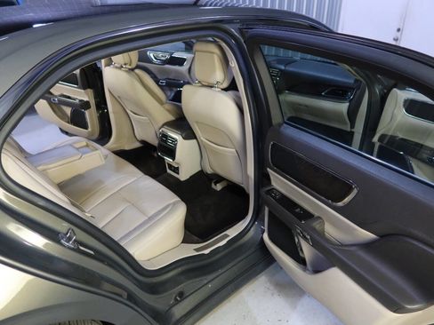 Used 2017 Lincoln Continental Select w/ Technology Package image 14