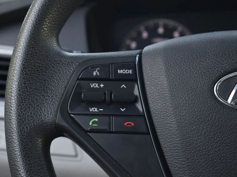 Used 2015 Hyundai Sonata SE FWD image 17