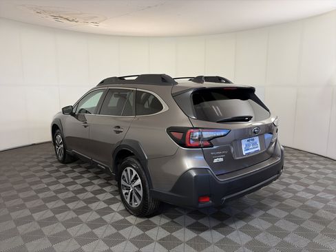 Used 2023 Subaru Outback Premium image 7