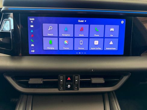 Used 2025 Porsche Macan Electric RWD image 27