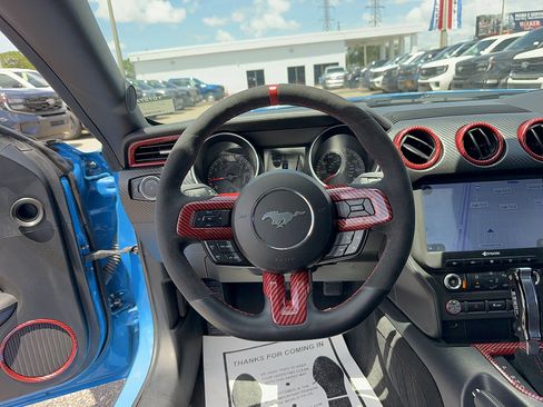 Used 2022 Ford Mustang Coupe RWD image 30