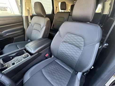 Used 2025 Nissan Pathfinder SV AWD/4WD image 11