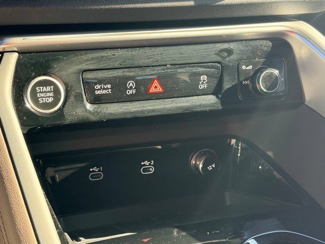 Certified 2025 Audi Q5 Premium w/ Convenience Package AWD/4WD image 9
