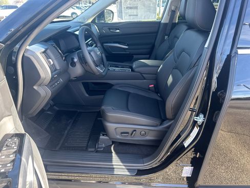 New 2026 Nissan Pathfinder SL image 9