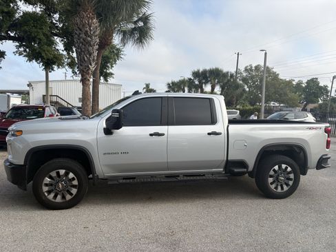 Used 2023 Chevrolet Silverado 2500 Custom w/ Custom Value Package image 4