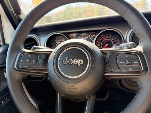 Used 2023 Jeep Wrangler Unlimited Sport AWD/4WD image 14