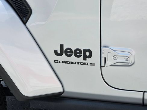 Used 2023 Jeep Gladiator Sport AWD/4WD image 31