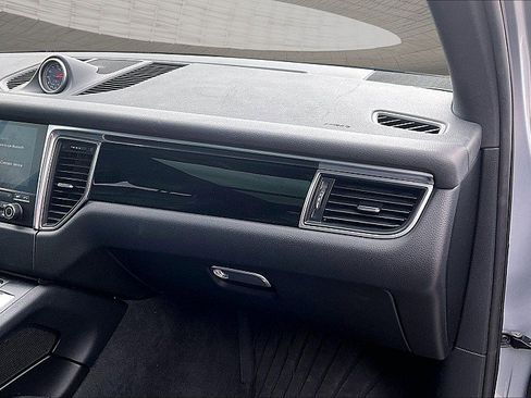 Used 2017 Porsche Macan image 15