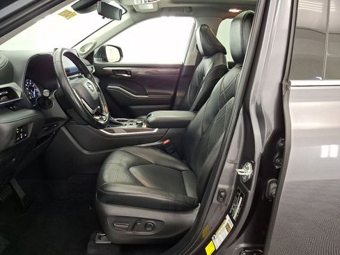 Used 2022 Toyota Highlander Platinum AWD/4WD image 3
