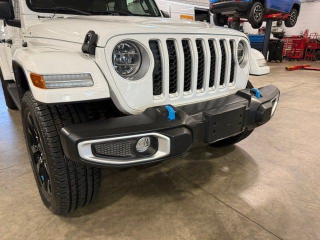 Used 2022 Jeep Wrangler Unlimited Sahara AWD/4WD image 2