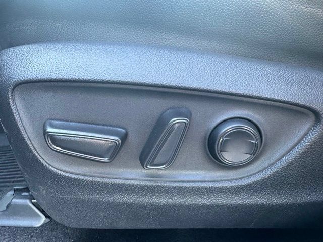 Used 2023 Toyota Highlander XLE FWD image 22