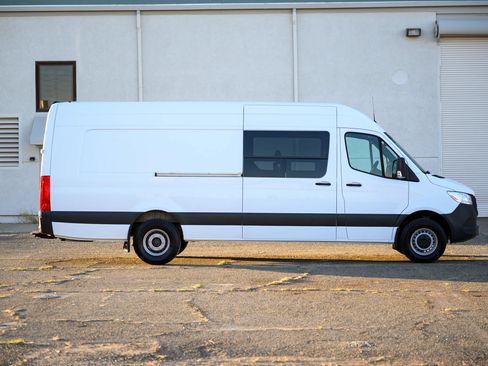 Used 2021 Mercedes-Benz Sprinter 3500 image 9