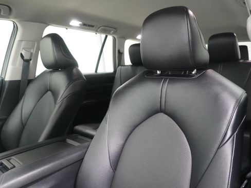 Used 2024 Toyota Grand Highlander FWD image 11
