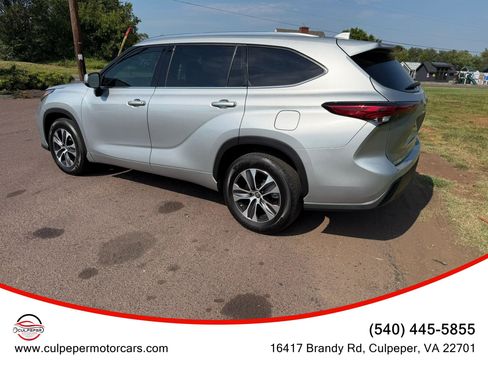 Used 2021 Toyota Highlander XLE FWD image 3
