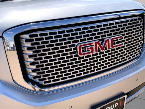 Used 2019 GMC Yukon XL SLT w/ Open Road Package AWD/4WD image 30