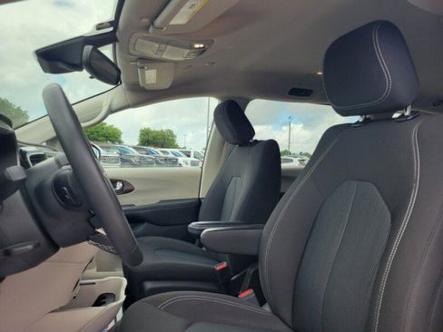 Used 2023 Chrysler Voyager LX FWD image 13