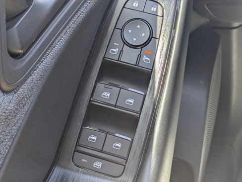 Used 2023 Nissan Rogue S AWD/4WD image 26