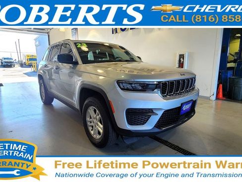 Used 2023 Jeep Grand Cherokee Laredo AWD/4WD image 1