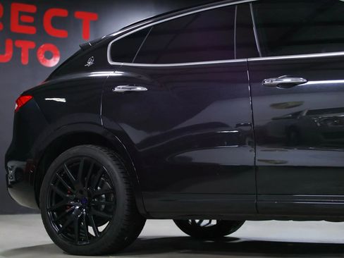 Used 2018 Maserati Levante S GranSport image 11