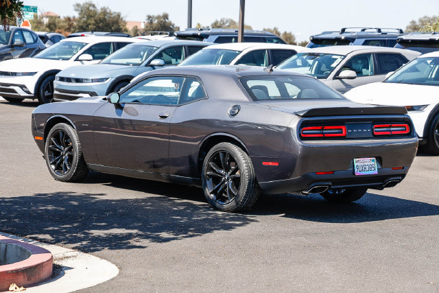 Used 2018 Dodge Challenger R/T w/ Blacktop Package RWD image 2