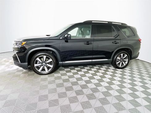 Certified 2025 Honda Pilot Touring image 4