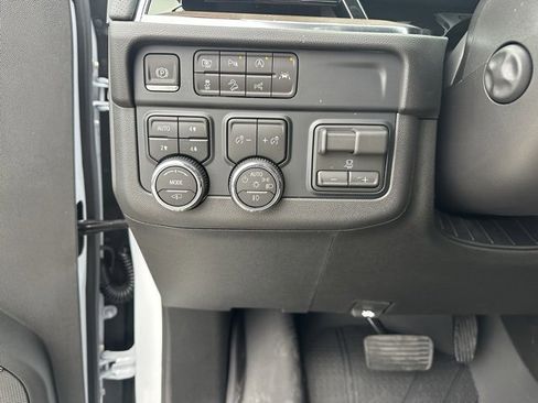 New 2026 Chevrolet Suburban High Country image 4