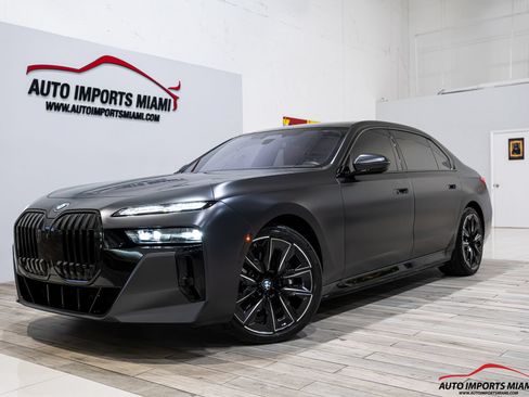 Used 2023 BMW i7 xDrive60 w/ Executive Package 2 AWD/4WD image 95
