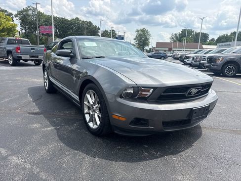Used 2010 Ford Mustang Premium RWD image 4