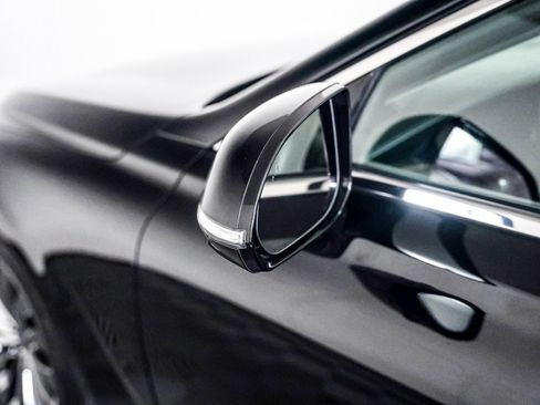 Used 2017 Genesis G90 3.3T Premium image 24