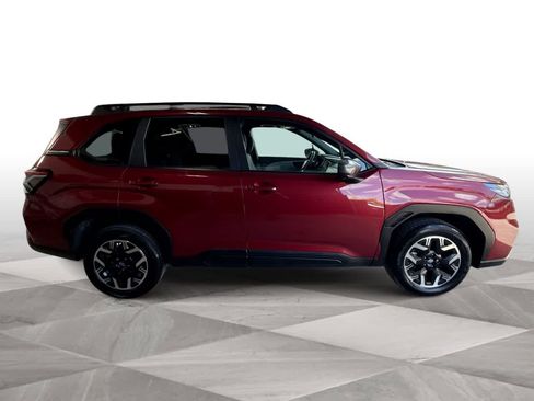 Used 2025 Subaru Forester Premium AWD/4WD image 9