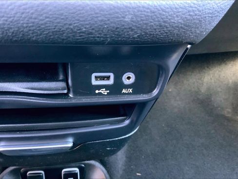 Used 2017 Chrysler Pacifica Limited image 31